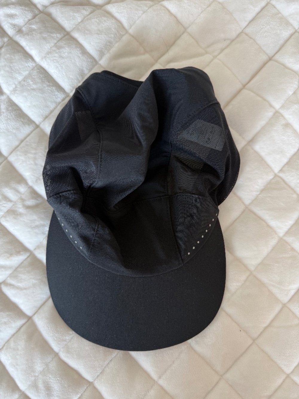 black Lululemon hat